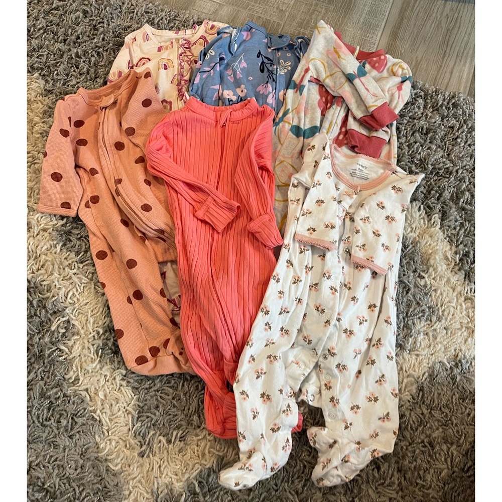 LOT- 6 footed pajamas, size 6 months